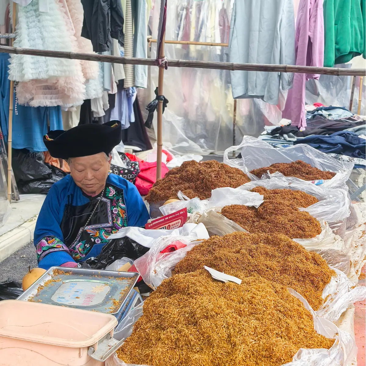 Marché local dans la région de Fenghuang